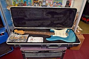 1999 Fender Stratocaster USA    rare blue color    New Old Stock  + case candy