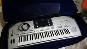 Yamaha Tyros 2 Keyboard + ca. 600 spielbereiten Styles + Midis