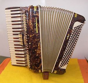 Salanti 120 Bass Accordion / Accordian With Case