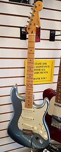 2014 Fender Deluxe Stratocaster Plus Electric Guitar with Case Mystic Blue