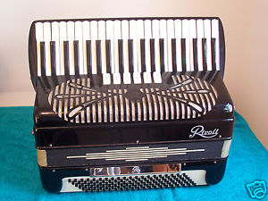 Sonola Rivoli Black Accordion 4/5 reeds accordian in good playing cond. Italy