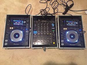 2 Pioneer CDJ 2000 Nexus (Pair) and DJM 900 Nexus Set w/ Cases
