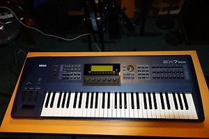 YAMAHA EX7 61 KEY WORKSTATION KEYBOARD