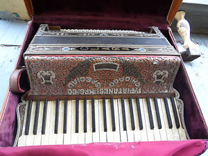 Vintage F. Piatanesi Mfg Co. Chicago Special Accordion in Original Case RARE