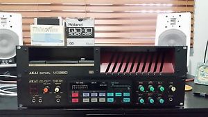 Akai s612 w/ MD280 Floppy discs [Vintage 12-bit Sampler]