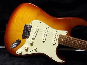 Fender American Deluxe Stratocaster Ash Tobacco Sunburst / R Electric Guitar