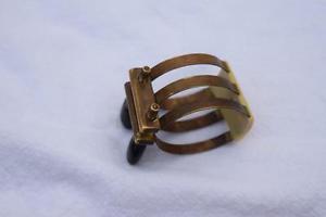 Brilhart 3 banded Ligature - tan plastic reed-plate and black epoxy thumb screws
