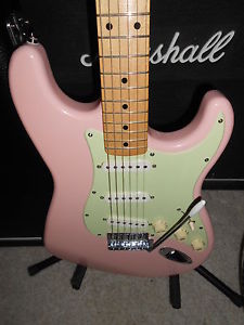 Fender Custom Build Stratocaster Shell pink w/ MIJ neck and Pro-series case