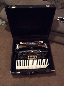 Vintage Lira Centro Matic Accordion And Case Made In Italy Model 27 Serial 15602