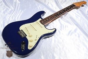 Fender 2010 Robert Cray Stratocaster / Violet guitar FROM JAPAN/512