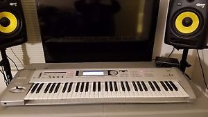 Korg Triton LE 61 key Workstation Synth / midi keyboard controller