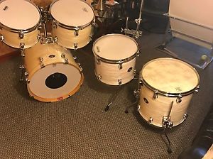 Tama Drums Birch Star  classic 5 Pc. Made In Japan White Oyster 18",bass