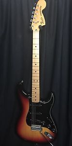 Used Fender Stratocaster 1977 3 Tone Sunburst with Original Hardshell Case