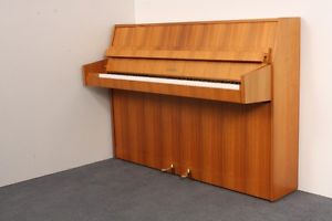 SCHIMMEL Mod. 104 Nussbaum Klavier gebraucht