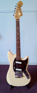 Fender Mustang (Japan) in sbsolute mint condition! Rare as R H S model