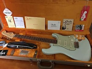 FENDER AMERICAN VINTAGE SERIES 59 STRATOCASTER IN RARE FADED SONIC BLUE