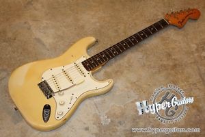 Fender 74 STRATOCASTER Used  w/ Hard case