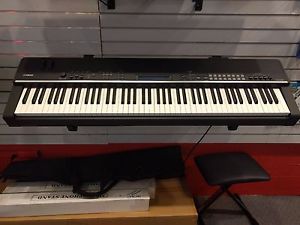 Yamaha CP4 Keyboard