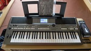 YAMAHA PSR-S670 Neuzustand Garantie inkl. Pedal und Abdeckhülle