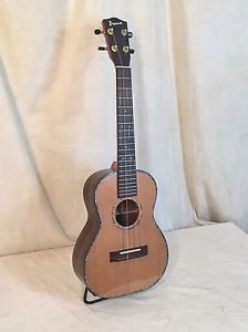 Pono Tenor RT5-PC Ukulele