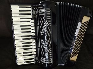 Italian 4/5 Reed 19.25" Keyboard Piano Accordion