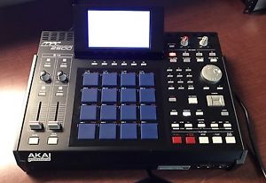 Akai MPC 2500 with Blue XLCD Screen (JJ OS)