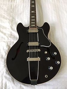 Gibson, ES 390, hollow body electric. Black. Mini humbuckers