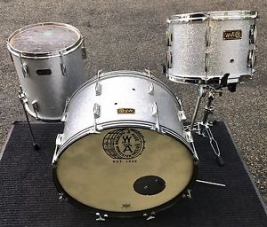 1940s Vintage Walberg and Auge Drum Set With Matching Snare