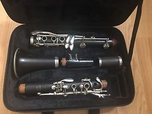 Buffet Crampon E11 Clarinet Wood Bb with wolfpak case