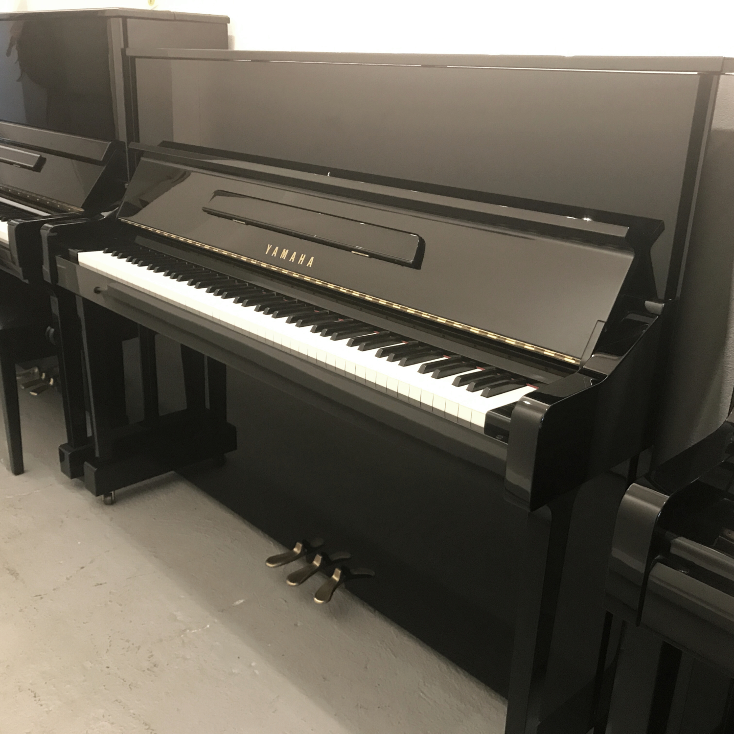 Yamaha YM10 / U1 Upright Piano