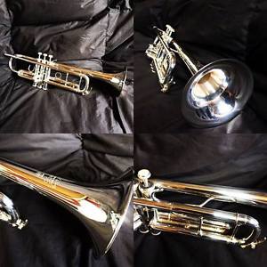 YAMAHA YTR9335CH CHICAGO MODEL SUPER MINT certificate signature entered.