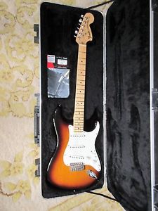 Fender American Special Stratocaster MINT / Fender HSC / Tremelo Bar/ Springs