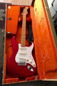 Fender American Vintage '57 reissue FSR Candy Apple Red Stratocastor