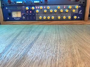 Focusrite ISA 220 Session Pack Mic Pre