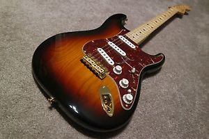 NOS Mint 2008 Fender Deluxe Stratocaster MIM Electric Guitar w Case & Case Candy
