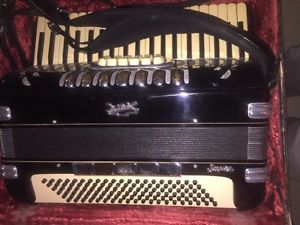 Lira Super Accordion