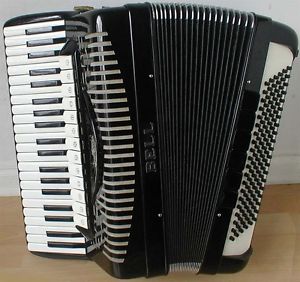 Professional Bell Model 2520 Accordion, Excellent Condition