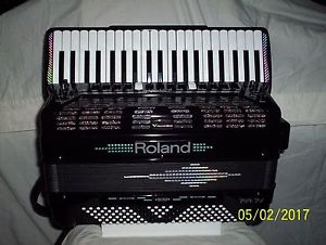 Roland FR-7x V-Accordion Full Size w/Gig Bag on Wheels with many Accessories