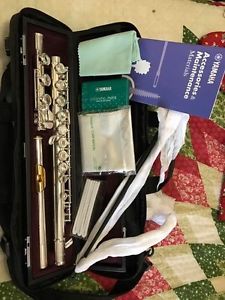 Yamaha Intermediate Flute YFL-481/LPGP