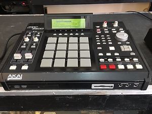 AKAI MPC2500 MPC 2500 /CF/128meg /CD /drum pads/sampler //ARMENS