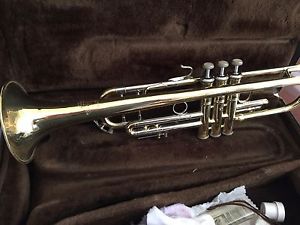 BACH STRADIVARIUS 72 VINTAGE 70s BRASS TRUMPET W/CASE VERY NICE!!