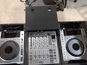 Pioneer cdj 850 (x2) djm 700 and Odyssey flight case