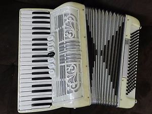 Italian 3/5 Reed Accordion
