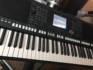 Yamaha PSR-S950 Keyboard Synthesizer