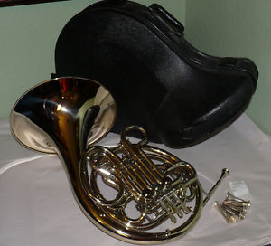 2000 CONN 8D FRENCH HORN WITH CASE SERIAL NUMBER 5 608183 (7) MOUTH PIECES