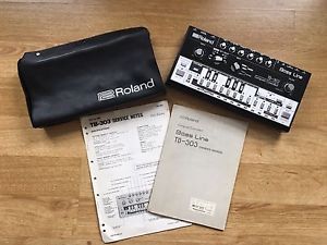 ✯SUPERB!✯ BLACK Roland TB303 *ACID BASSLINE SYNTH* Roland Case*SERVICED