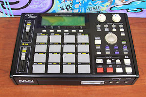 Akai Professional MPC1000 4 x 4 Drum Machine