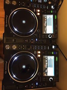 Two -Pioneer CDJ-2000NXS2 Professional Multi Player CDJ2000NXS2 CDJ-2000 Nexus 2