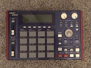 AKAI MPC1000, 128mb internal, 4gb Card included, Brand New Pads, Blue and Red