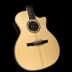 Taylor 814ce-N Grand Auditorium Nylon-String Acoustic/Electric Guitar Natural